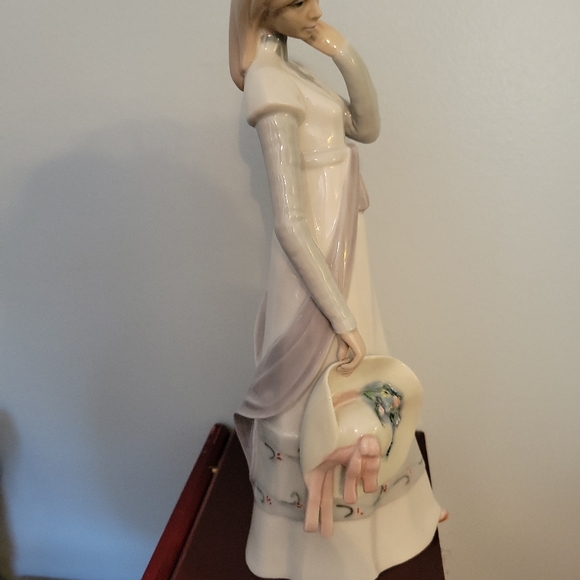 Casades - Porcelain Figurine Lady With Floral Hat - 12.5” Tall - Made In Spain - Picture 5 of 11